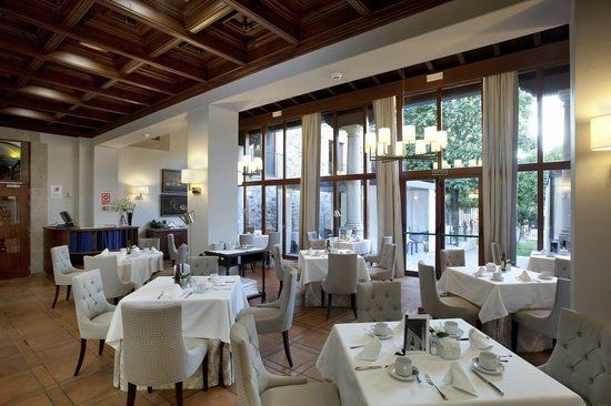 Parador de Caceres. Restaurante Torreorgaz